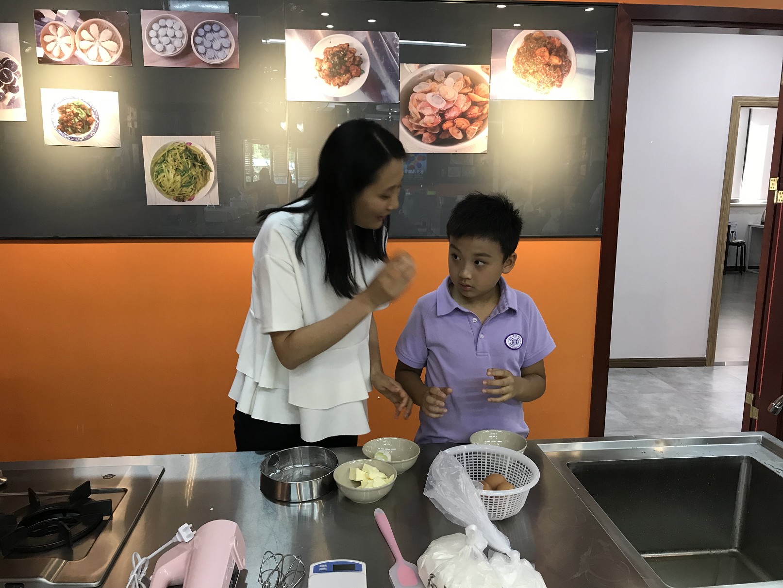 RB88热博工会举行六一亲子烘焙活动
