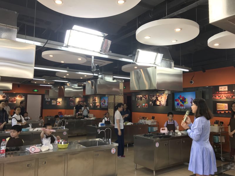 RB88热博工会举行六一亲子烘焙活动