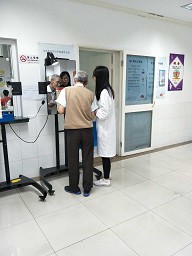以党心聚众心,以众心赢民心--记RB88热博员工党支部毕业季志愿活动