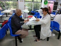 以党心聚众心,以众心赢民心--记RB88热博员工党支部毕业季志愿活动