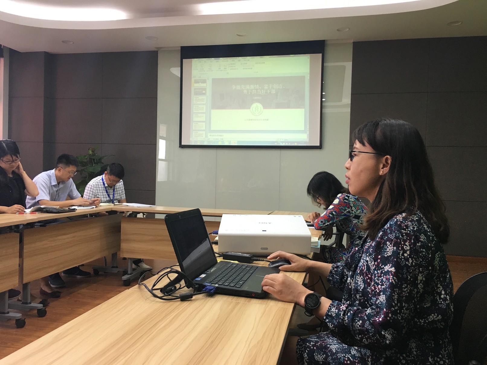 以学促做，与新时代同行――RB88热博“争做充满激情、富于创造、勇于担当好干部”主题党日活动